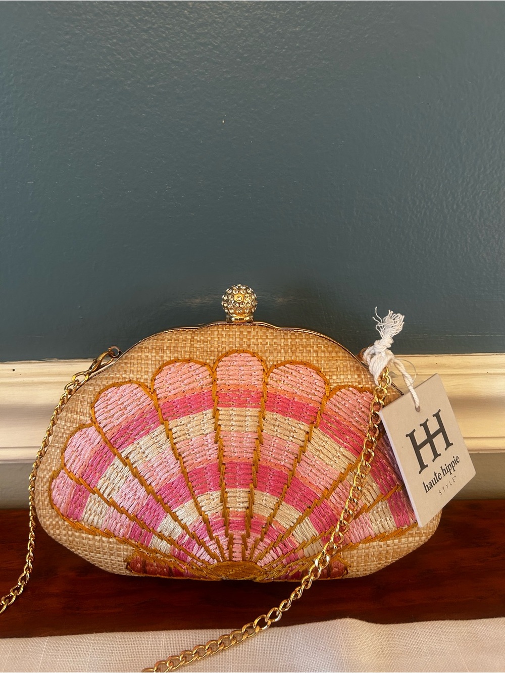 NWT pink embroidered seashell straw clutch by Haute Hippie w/a gold chain - Picture 2 of 6